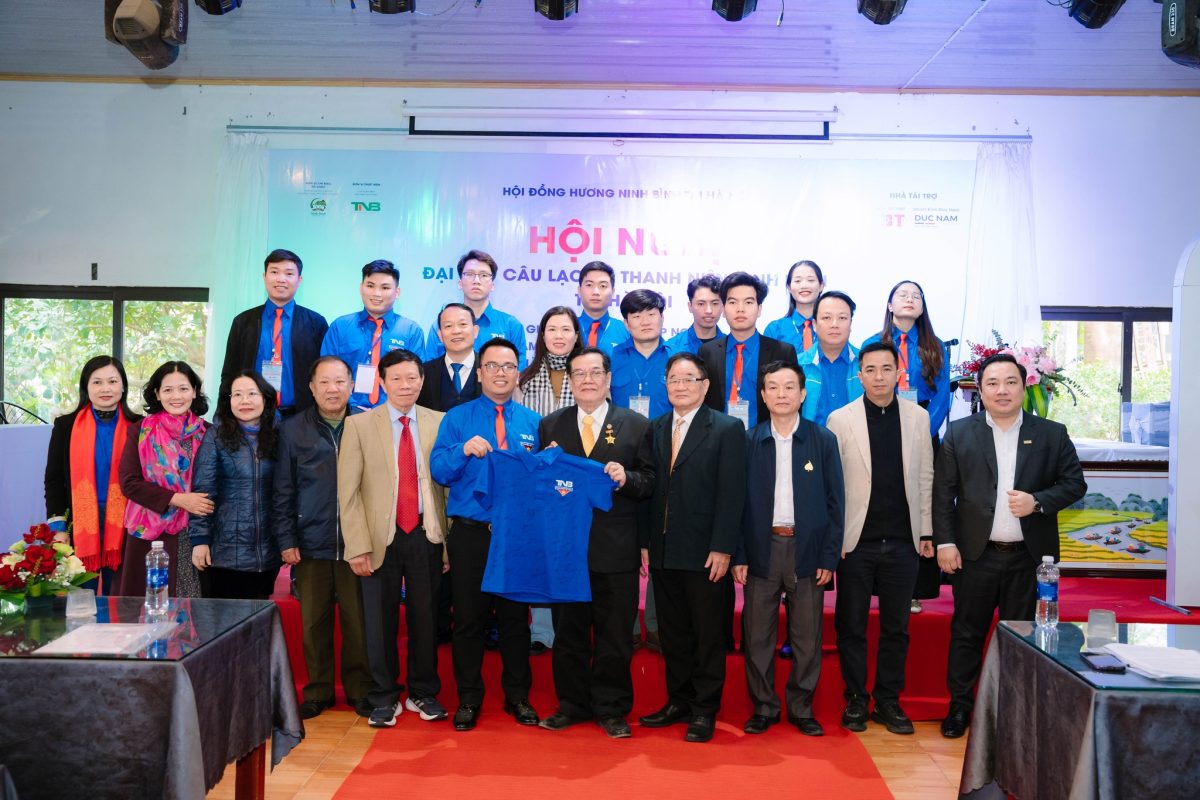 CLB TNNB tại HN tặng quà kỷ niệm HĐHNBTHN