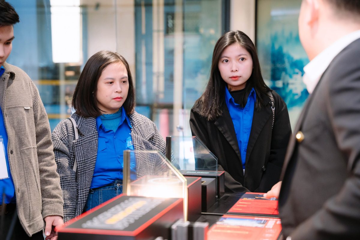 Hình ảnh tham quan doanh nghiệp Nhôm kính Đức Nam