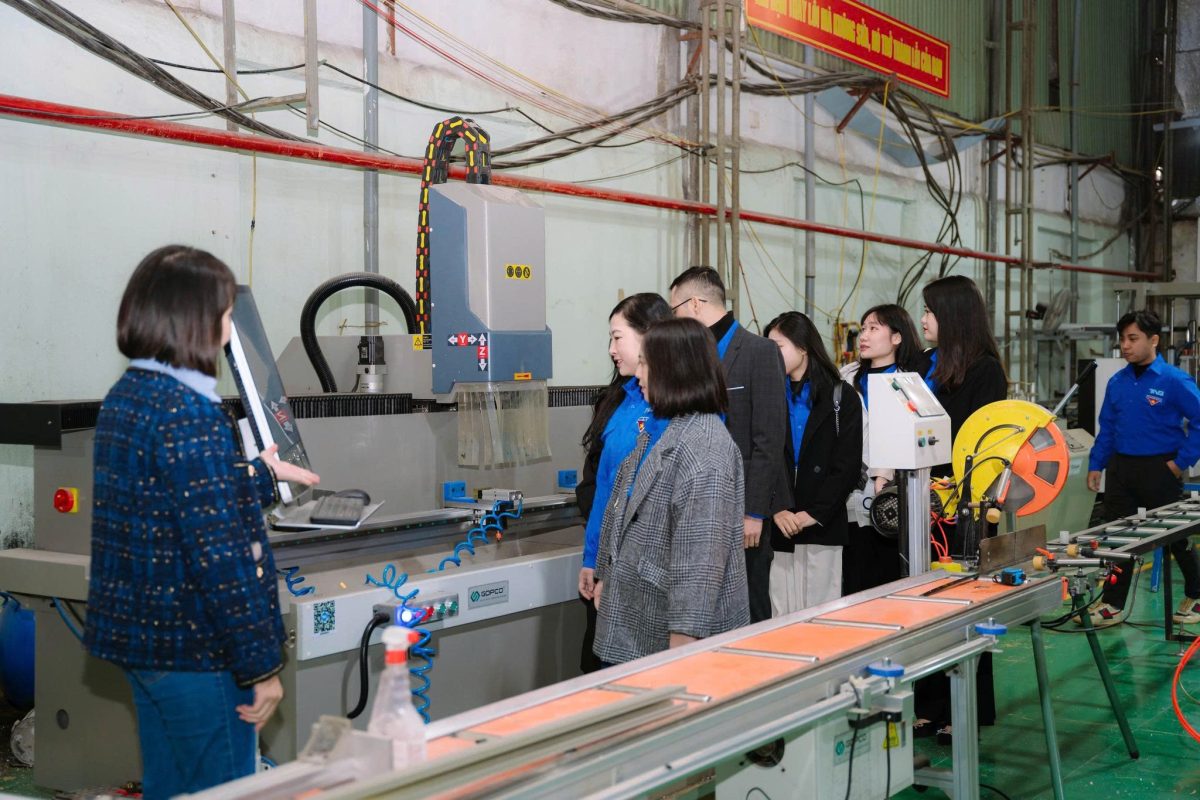 (CLB Thanh niên Ninh Bình tham quan học hỏi doanh nghiệp quê hương Ninh Bình)